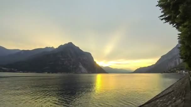 レッコ、イタリア、コモ湖に沈む夕日 — ストック動画