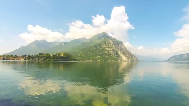 Vue panoramique pittoresque sur le lac de Côme et la ville de Lecco, Italie — Video