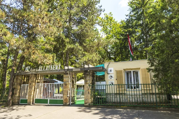 Portão de entrada do Jardim Zoológico de Debrecen, Hungria — Fotografia de Stock