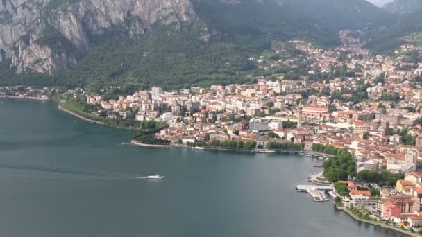 Lago de Como y ciudad de Lecco, Italia — Vídeo de stock