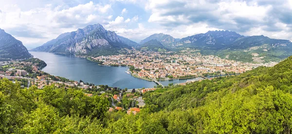 Panoramik kenti Como Gölü ve Lecco, İtalya — Stok fotoğraf