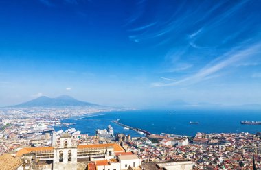 Vezüv Yanardağı ile Napoli şehir arka planda, İtalya