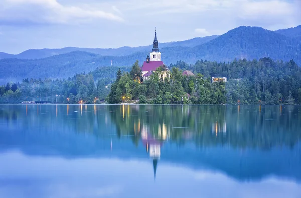 Kilise varsayım gölde Bled, Slovenya — Stok fotoğraf