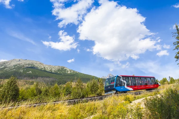 Ferrocarril por cable en Alta Tatras, Eslovaquia — Foto de Stock