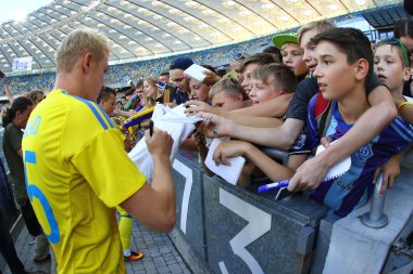 Ukrayna Milli Futbol Takımı'nın eğitim oturumu açın