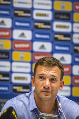 Basın toplantısında, teknik direktör Ukrayna Millî Futbol Takımı