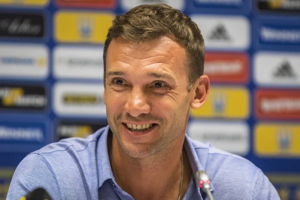 Conferencia de prensa del entrenador en jefe de la selección de fútbol de Ucrania — Foto de Stock