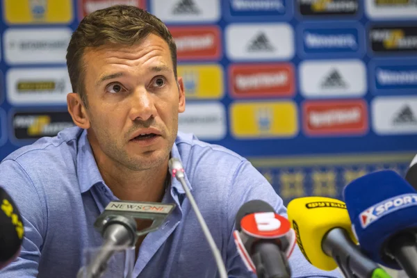 Conferencia de prensa del entrenador en jefe de la selección de fútbol de Ucrania —  Fotos de Stock