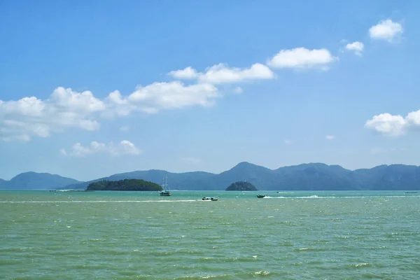 Андаманське море біля острова Лангкаві, Малайзія — стокове фото