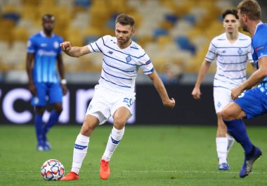 KYIV, UKRAINE - SEPTEMBER 29, 2020: Dinamo Kyiv 'den Oleksandr Karavaev UEFA Şampiyonlar Ligi play-off maçında Ukrayna' nın Kyiv kentindeki NSC Olimpiyskyi stadyumunda Gent 'e karşı oynuyordu. Dinamo 3-0 kazandı.