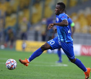 KYIV, UKRAINE - SEPTEMBER 29, 2020: Osman Bukari UEFA Şampiyonlar Ligi play-off maçı sırasında Kyiv 'deki NSC Olimpiyskyi Stadyumu' nda Dinamo Kyiv 'e karşı oynuyordu. Dinamo 3-0 kazandı.