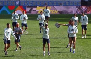 KYIV, UKRAINE - 12 Ekim 2020: Kyiv 'deki NSK Olimpiyskiy stadyumunda UEFA Milletler Ligi maçından önce İspanya Milli Takımı' nın antrenman oturumu