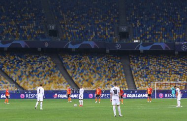KYIV, UKRAINE - NOVEMBER 3, 2020: UEFA Şampiyonlar Ligi maçı Shakhtar Donetsk v Monchengladbach 'ın Ukrayna' nın Kyiv şehrindeki Olimpiyskyi Stadyumu 'ndaki açılışı. Monchengladbach 6-0 kazandı.