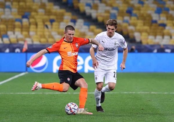 Kyiv Ukrajina Listopadu 2020 Viktor Korniienko Shakhtar Doněck Bojuje Míč — Stock fotografie