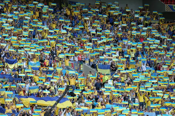Lyon フランス 2016年6月16日 Uefa Euro 2016の試合中にウクライナのファンで賑わうスタッド リヨンのスタジアムのトライブウクライナV北アイルランド — ストック写真
