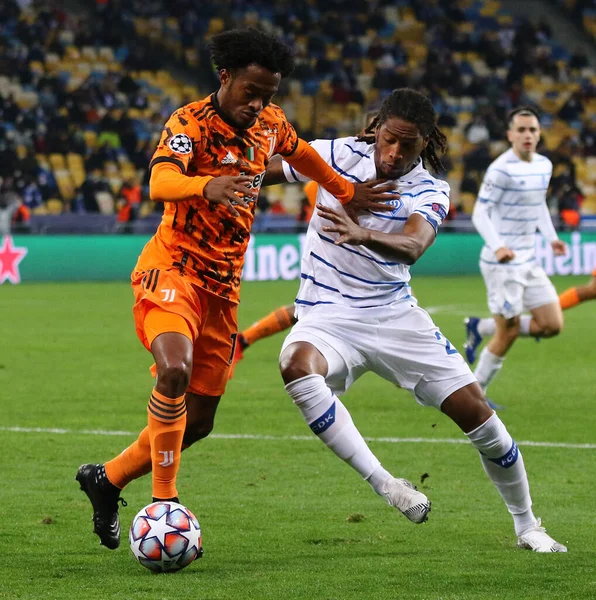 Kyiv Ukraine October 2020 Juan Cuadrado Juventus Fights Ball Gerson — Stock Photo, Image