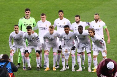 KYIV, UKRAINE - 1 Aralık 2020: Real Madrid oyuncuları UEFA Şampiyonlar Ligi maçından önce Ukrayna 'nın Kyiv kentindeki NSC Olimpiyskyi stadyumunda Shakhtar Donetsk' e karşı grup fotoğrafı için poz verdiler