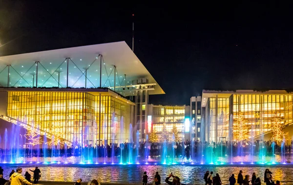 Athènes Grèce Décembre 2019 Vue Nocturne Une Fontaine Eau Colorée — Photo