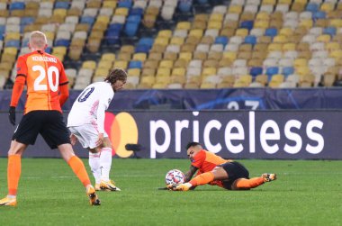 KYIV, UKRAINE - 1 Aralık 2020: Shakhtar Donetsk 'li Dentinho, Kyiv' deki Real Madrid Olimpiyskyi stadyumunda oynanan UEFA Şampiyonlar Ligi maçında sahada yer almaktadır. Shakhtar 2-0 kazandı.