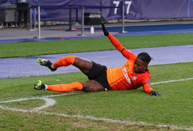 KYIV, UKRAINE - 1 Aralık 2020: Shakhtar Donetsk 'li Vitao, Kyiv' deki NSC Olimpiyskyi stadyumunda Real Madrid ile oynanan UEFA Şampiyonlar Ligi maçında sahada yer almaktadır. Shakhtar 2-0 kazandı.