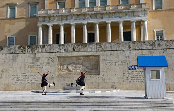 Atenas Grécia Dezembro 2019 Soldados Guarda Presidencial Evzones Evzonoi Desfilam — Fotografia de Stock