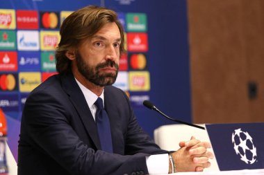 KYIV, UKRAINE - 20 Ekim 2020: Juventus teknik direktörü Andrea Pirlo, Kyiv 'deki NSC Olimpiyskyi stadyumunda Dinamo Kyiv ile oynanan UEFA Şampiyonlar Ligi maçı sonrasında basın toplantısına katıldı.