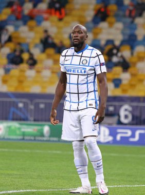KYIV, UKRAINE - 27 Ekim 2020: UEFA Şampiyonlar Ligi maçında Ukrayna 'nın Kyiv kentindeki NSC Olimpiyskyi stadyumunda Shakhtar Donetsk' e karşı görülen Inter 'li Romelu Lukaku' nun portresi