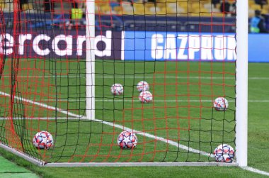 KYIV, UKRAINE - 27 Ekim 2020: Kyiv 'deki NSC Olimpiyskyi stadyumunda oynanan UEFA Şampiyonlar Ligi maçından önce UEFA Şampiyonlar Ligi resmi maçlarında Shakhtar v Internazionale