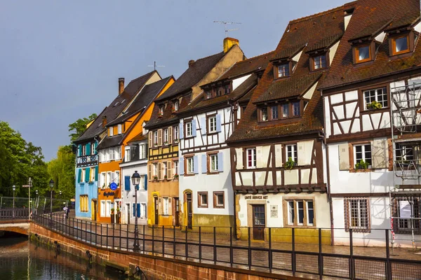 Colmar Frankreich Mai 2019 Bunte Traditionelle Fachwerkhäuser Quai Poissonnerie Durchgangsstraße — Stockfoto