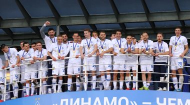 KYIV, UKRAINE - 25 Nisan 2021: FC Dynamo Kyiv - 2020-21 Ukrayna Premier Ligi şampiyonu. Dinamo Ukrayna 'nın Kyiv kentindeki NSC Olimpiyskiy stadyumunda Inhulet' lere karşı 5-0 kazandı.