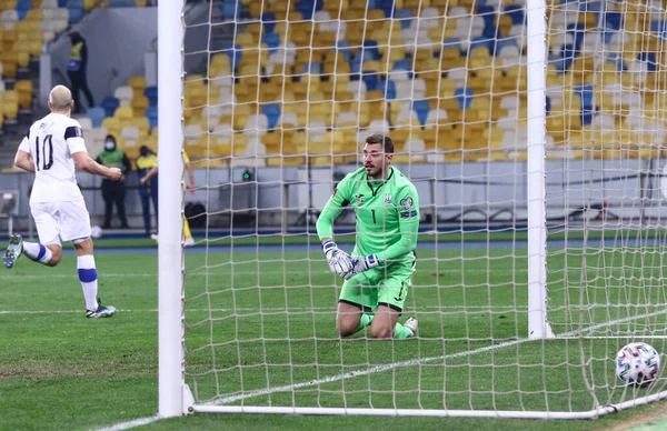 Kyiv Ukrajina March 2021 Goalkeeper Georgiy Bushchan Ukrajiny Reaguje Poté — Stock fotografie