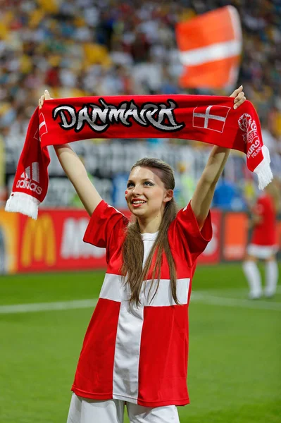 Lviv Ukraine Kesäkuu 2012 Tunnistamaton Tyttö Tanskan Huivi Näyttää Tukensa — kuvapankkivalokuva