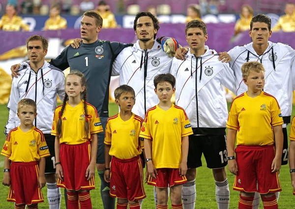 Lviv Ukraine June 2012年 德国球员在利沃夫的利沃夫竞技场观看2012年欧洲杯比赛德国对丹麦的国歌 德国2比1获胜 — 图库照片