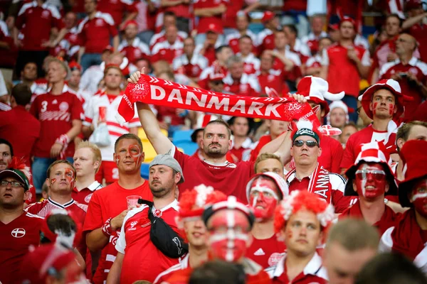 Lviv Ukraine Junho 2012 Torcedores Futebol Dinamarqueses Demonstram Seu Apoio — Fotografia de Stock