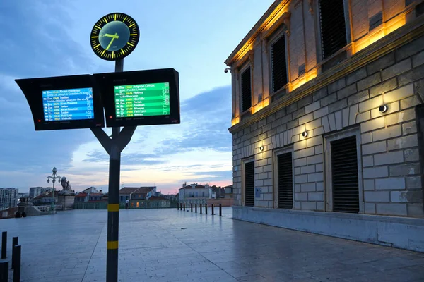 Marseille Francie Června 2020 Informační Panel Jízdním Řádem Odjezdu Vlaků — Stock fotografie