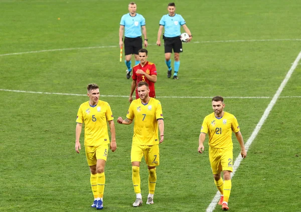 Kyiv Ukraine October 2020 乌克兰球员在乌克兰基辅的Nsk Olimpiyskiy体育场举行的欧洲足联国家联盟对西班牙的半场比赛结束后离开球场 — 图库照片