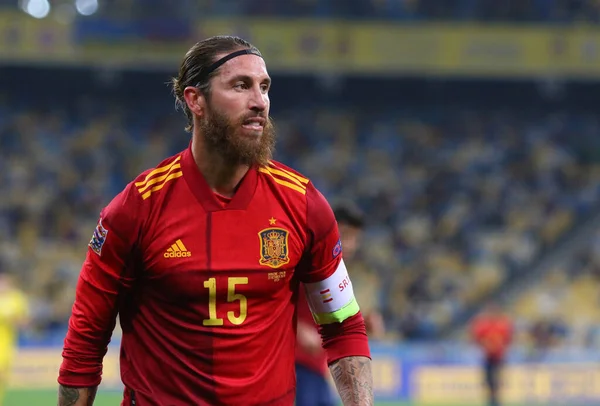 KYIV, UKRAINE - 13 Ekim 2020: UEFA Milletler Ligi maçında Ukrayna 'ya karşı Kyiv' deki NSK Olimpiyskiy stadyumunda görülen İspanyol futbolcu Sergio Ramos 'un portresi. Ukrayna 1-0 kazandı