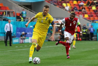 BUCHAREST, ROMANIA - 21 Haziran 2021: Ukraynalı Andriy Yarmolenko UEFA EURO 2020 maçında Avusturya ile Bükreş Ulusal Stadyumu 'nda oynanan karşılaşmada