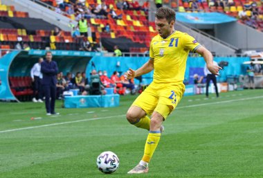 BUCHAREST, ROMANIA - 21 Haziran 2021: Ukraynalı Oleksandr Karavaev UEFA EURO 2020 maçında Avusturya ile Bükreş Ulusal Stadyumu 'nda oynanan karşılaşmada