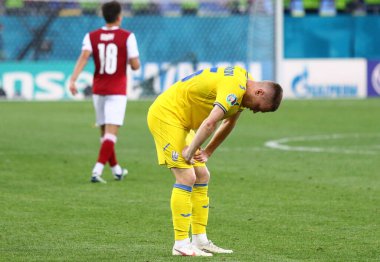 BÜKREŞ, ROMANIA - 21 Haziran 2021: Ukraynalı Viktor Tsygankov, takımının UEFA EURO 2020 maçını Ulusal Arena Bükreş stadyumunda Avusturya 'ya karşı kaybetmesinin ardından tepki gösterdi. Avusturya 1-0 kazandı
