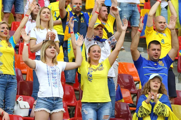 布鲁塞尔 罗马尼亚 2021年6月21日 在2020年欧洲杯足球赛期间 乌克兰球迷在布加勒斯特国家体育馆对奥地利的比赛中表示支持 — 图库照片