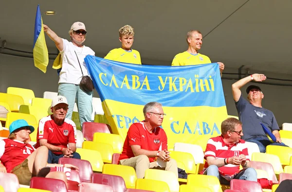 Bucharest Rumania Junio 2021 Los Aficionados Fútbol Posan Para Una — Foto de Stock