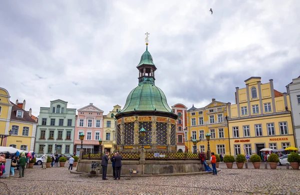 Wismar Duitsland Juni 2021 Wasserkunst Wismarfontein Met Figuren Van Zeemeermin — Stockfoto