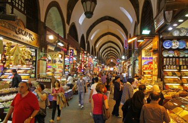insanlar içinde istanbul'da grand bazar alışveriş