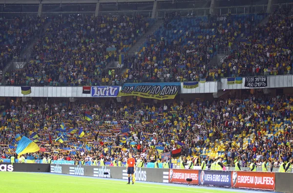 Tribunos do Estádio Olímpico Nacional em Kiev durante gam futebol — Fotografia de Stock