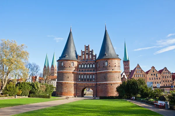 Holsten Gate dans la vieille ville de Lubeck, Allemagne — Photo