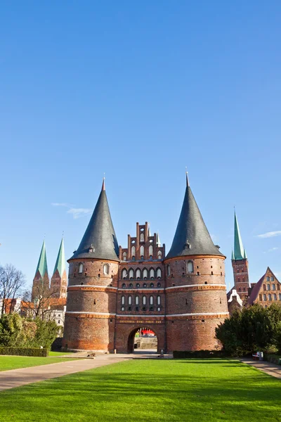 Holsten stadspoort in Lübeck oude stad, Duitsland — Stockfoto