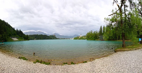 Panorámás kilátás nyílik a tó Bled, Szlovénia — Stock Fotó