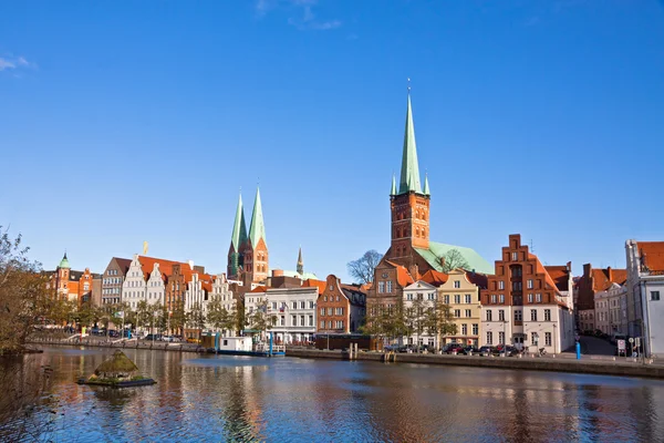 Skyline van de oude stad Lübeck, Duitsland — Stockfoto