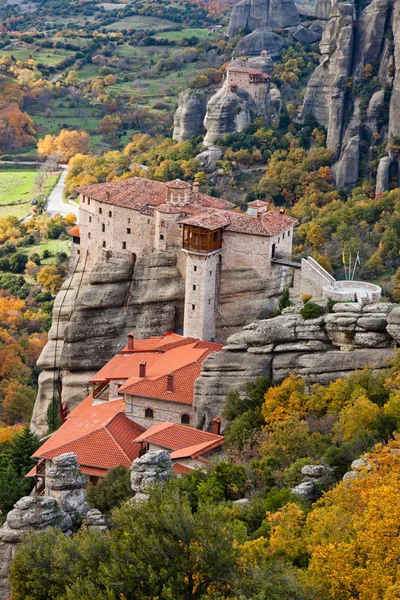 Roussanou Manastırı ve Meteora kayalar Yunanistan